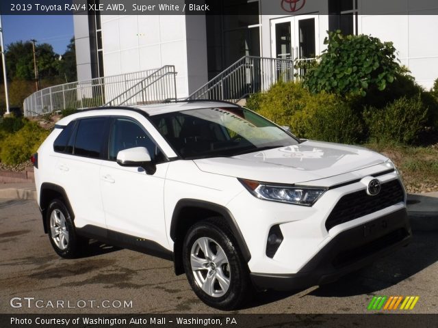 2019 Toyota RAV4 XLE AWD in Super White