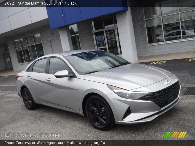 2022 Hyundai Elantra SEL in Silver