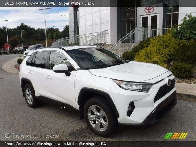 2019 Toyota RAV4 XLE AWD in Super White