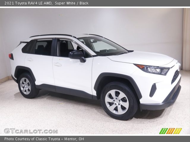2021 Toyota RAV4 LE AWD in Super White