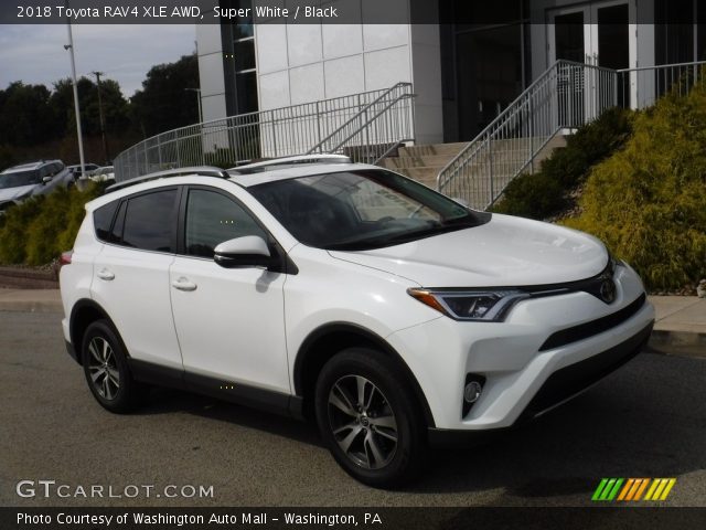 2018 Toyota RAV4 XLE AWD in Super White