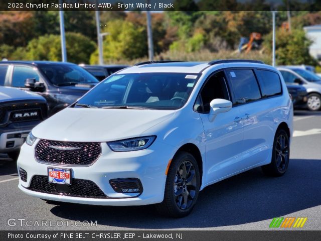 2022 Chrysler Pacifica Limited AWD in Bright White