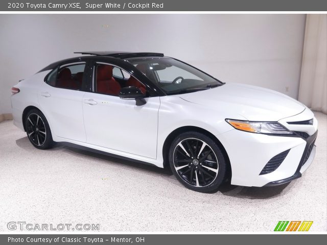 2020 Toyota Camry XSE in Super White