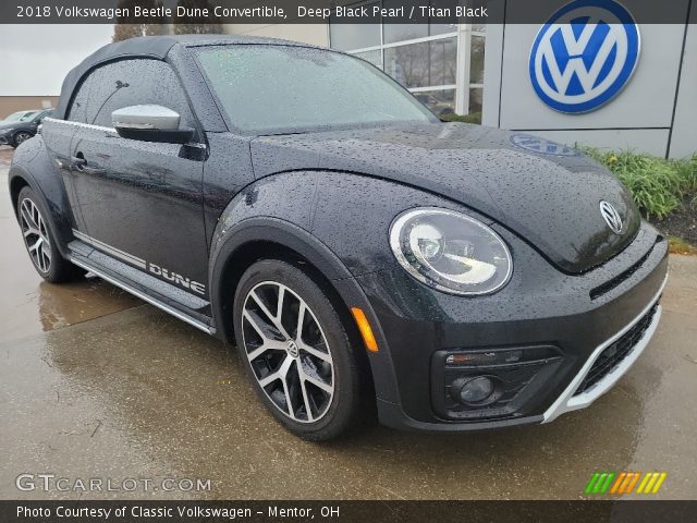 2018 Volkswagen Beetle Dune Convertible in Deep Black Pearl