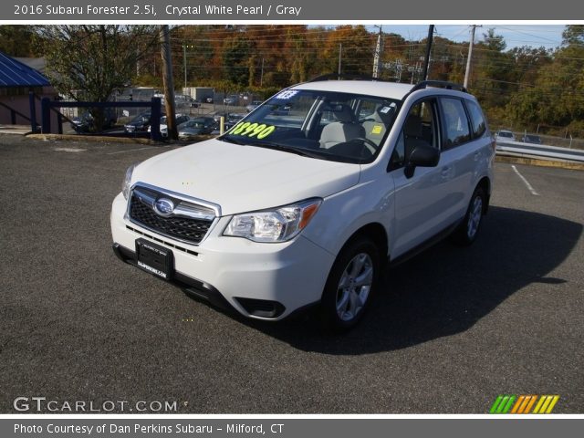 2016 Subaru Forester 2.5i in Crystal White Pearl