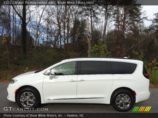 2022 Chrysler Pacifica Limited AWD in Bright White