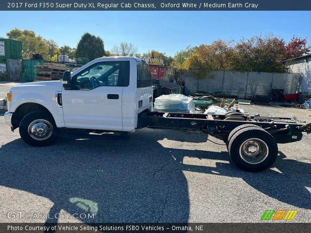 2017 Ford F350 Super Duty XL Regular Cab Chassis in Oxford White
