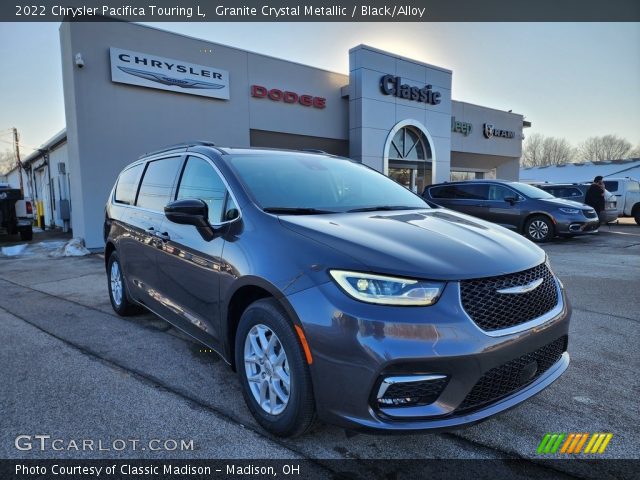 2022 Chrysler Pacifica Touring L in Granite Crystal Metallic