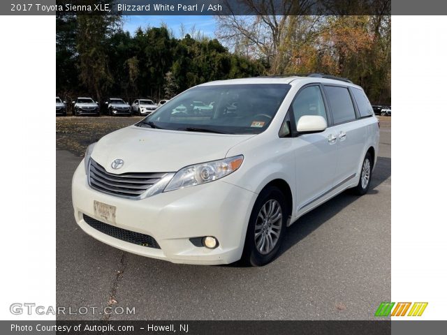 2017 Toyota Sienna XLE in Blizzard White Pearl