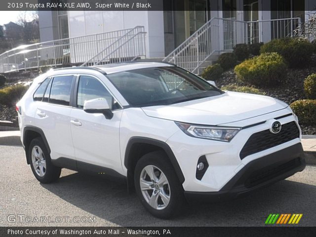 2019 Toyota RAV4 XLE AWD in Super White