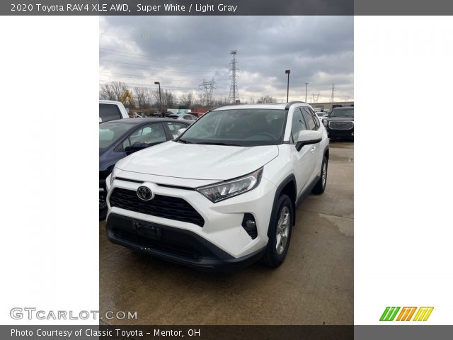 2020 Toyota RAV4 XLE AWD in Super White