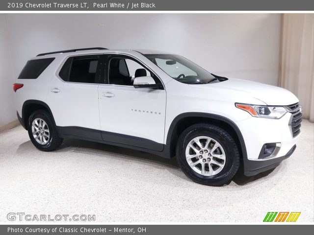 2019 Chevrolet Traverse LT in Pearl White