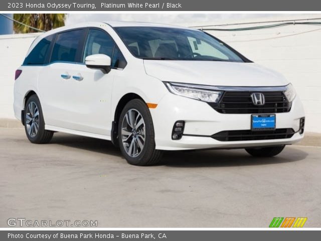 2023 Honda Odyssey Touring in Platinum White Pearl