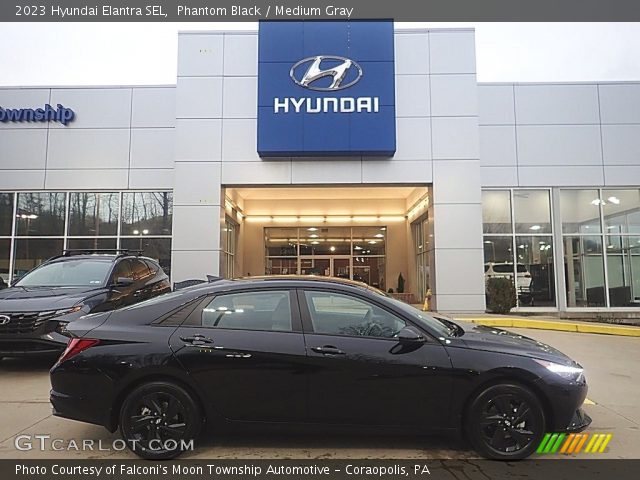 2023 Hyundai Elantra SEL in Phantom Black