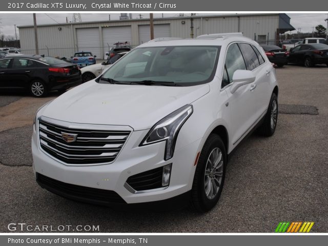 2017 Cadillac XT5 Luxury in Crystal White Tricoat