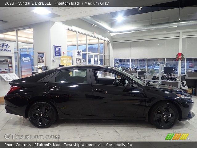 2023 Hyundai Elantra SEL in Phantom Black