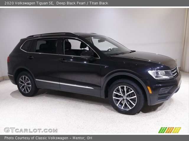 2020 Volkswagen Tiguan SE in Deep Black Pearl