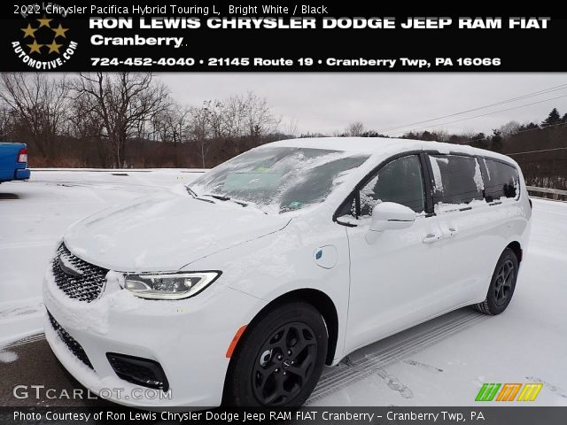 2022 Chrysler Pacifica Hybrid Touring L in Bright White