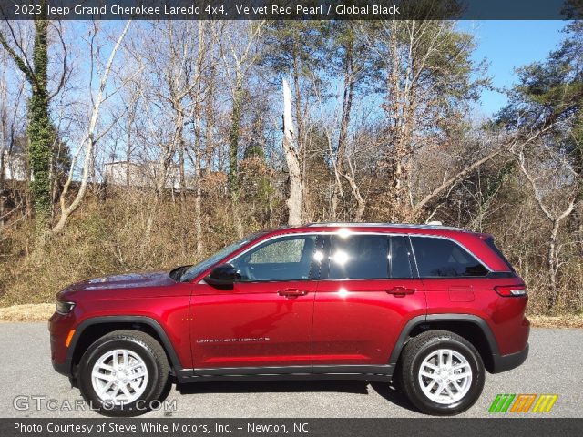 2023 Jeep Grand Cherokee Laredo 4x4 in Velvet Red Pearl