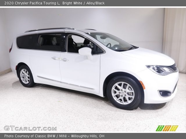 2020 Chrysler Pacifica Touring L in Bright White