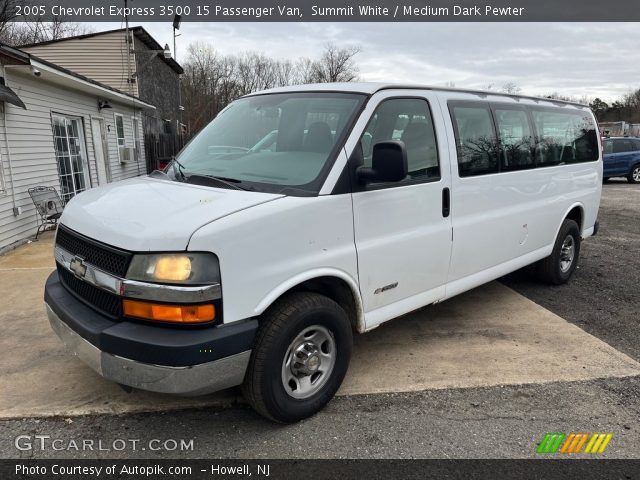 2005 Chevrolet Express 3500 15 Passenger Van in Summit White