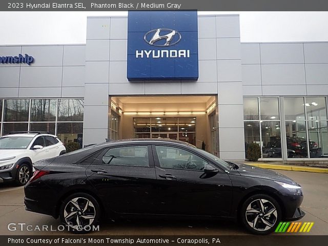 2023 Hyundai Elantra SEL in Phantom Black