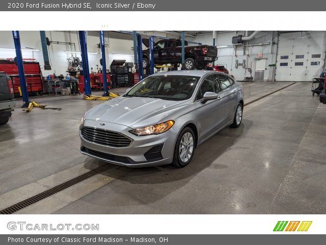 2020 Ford Fusion Hybrid SE in Iconic Silver