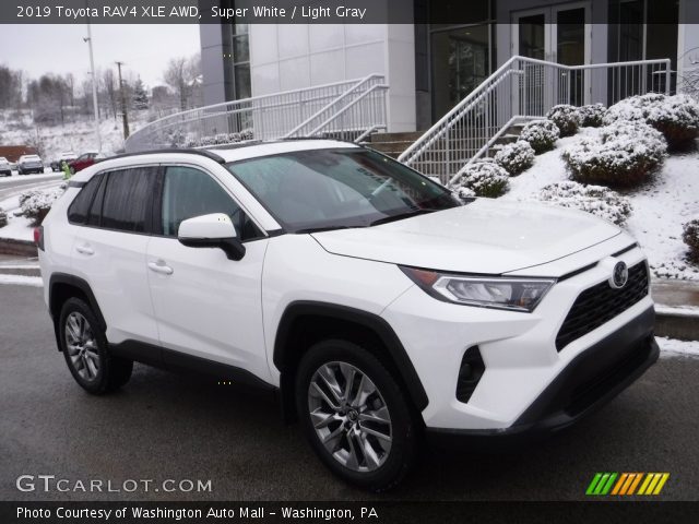 2019 Toyota RAV4 XLE AWD in Super White