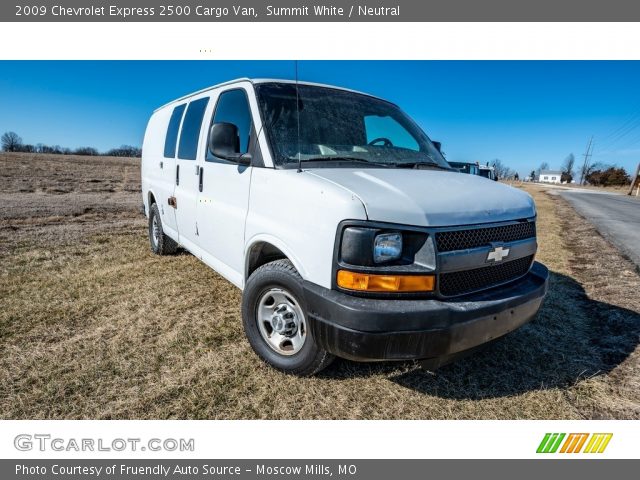 2009 Chevrolet Express 2500 Cargo Van in Summit White