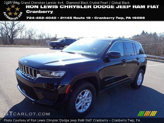 2023 Jeep Grand Cherokee Laredo 4x4 in Diamond Black Crystal Pearl