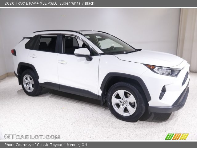 2020 Toyota RAV4 XLE AWD in Super White