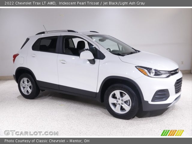 2022 Chevrolet Trax LT AWD in Iridescent Pearl Tricoat
