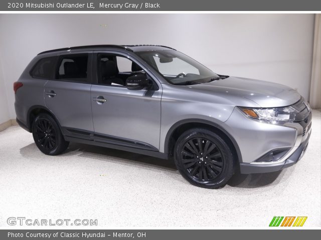 2020 Mitsubishi Outlander LE in Mercury Gray