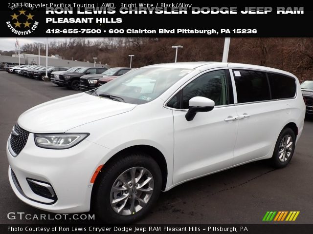 2023 Chrysler Pacifica Touring L AWD in Bright White