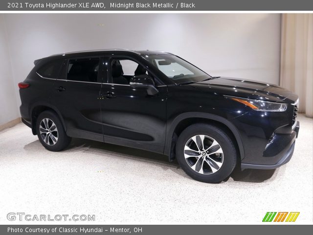 2021 Toyota Highlander XLE AWD in Midnight Black Metallic