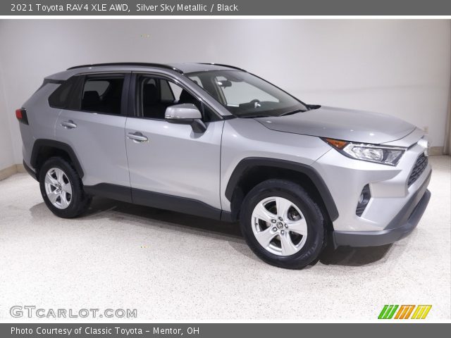 2021 Toyota RAV4 XLE AWD in Silver Sky Metallic