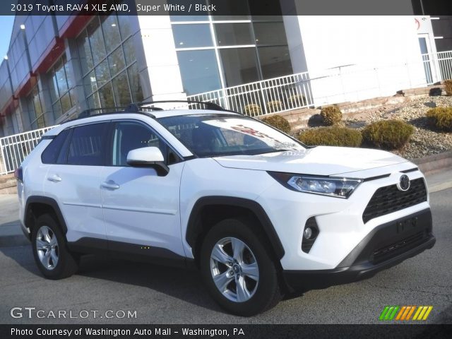 2019 Toyota RAV4 XLE AWD in Super White