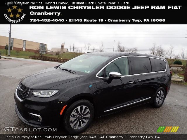 2023 Chrysler Pacifica Hybrid Limited in Brilliant Black Crystal Pearl