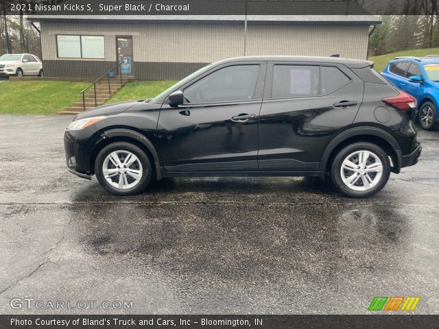 2021 Nissan Kicks S in Super Black