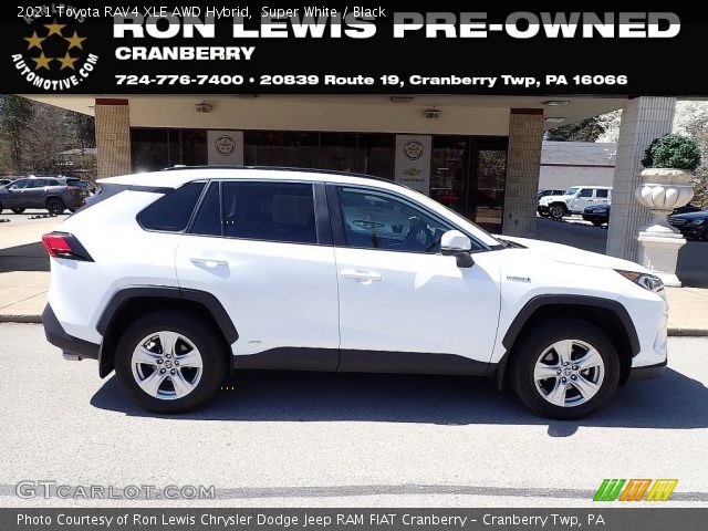 2021 Toyota RAV4 XLE AWD Hybrid in Super White