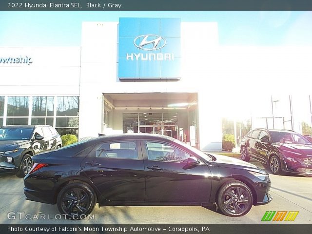 2022 Hyundai Elantra SEL in Black