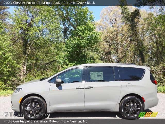 2023 Chrysler Pacifica Touring L AWD in Ceramic Gray