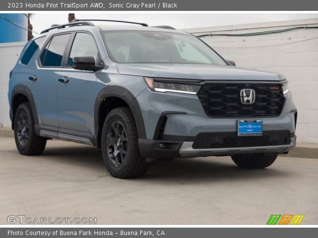2023 Honda Pilot TrailSport AWD in Sonic Gray Pearl