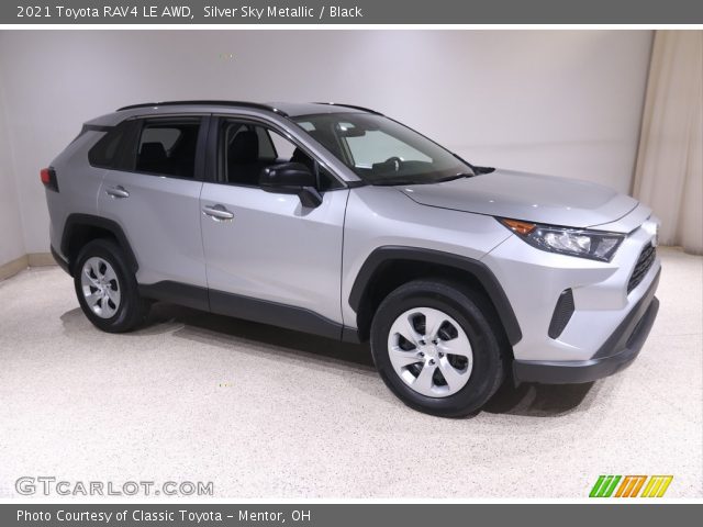 2021 Toyota RAV4 LE AWD in Silver Sky Metallic