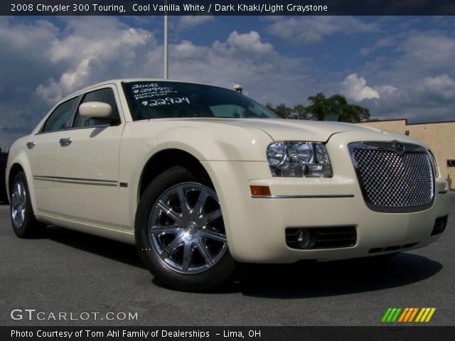 2008 Chrysler 300 Touring in Cool Vanilla White