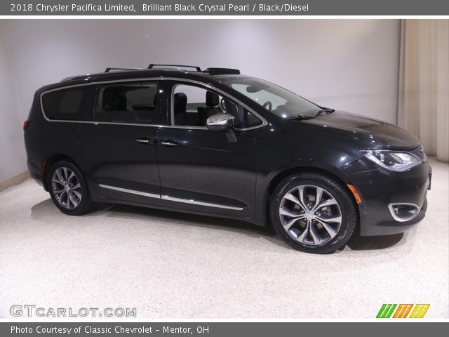 2018 Chrysler Pacifica Limited in Brilliant Black Crystal Pearl