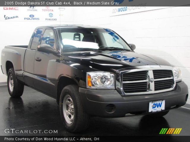 2005 Dodge Dakota ST Club Cab 4x4 in Black