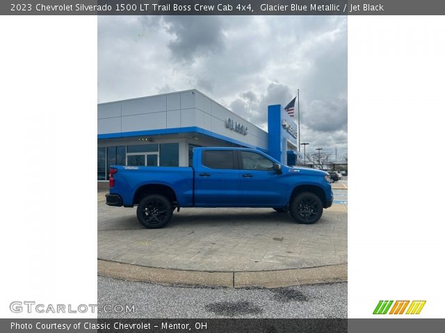 2023 Chevrolet Silverado 1500 LT Trail Boss Crew Cab 4x4 in Glacier Blue Metallic