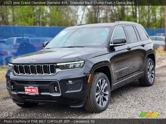 2023 Jeep Grand Cherokee Overland 4x4 in Diamond Black Crystal Pearl