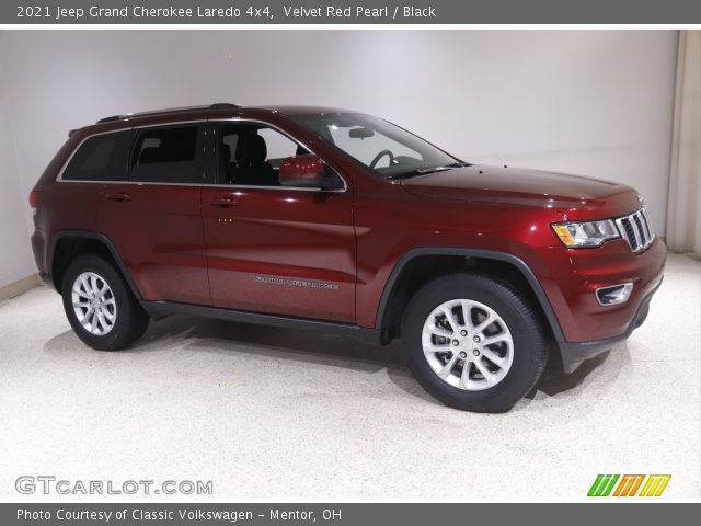 2021 Jeep Grand Cherokee Laredo 4x4 in Velvet Red Pearl